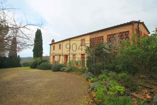 Charakteristischer "Casale" mit Garten und Pool in Montaione Palaia - Toskana