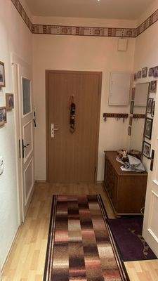 Flur mit Eingangstür