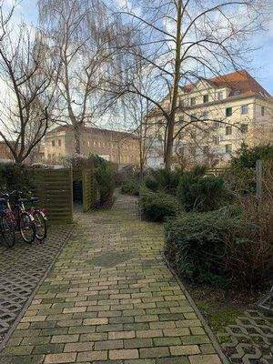 Hof mit Fahrradstellplätzen