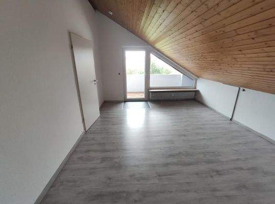 Kinder- /Arbeitszimmer mit Zugang zum zweiten Balkon Bild 3