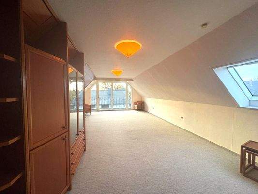 Dachgeschoss Wohnen 3.jpg