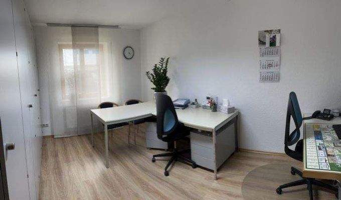 Hauptwohnung EG Büro