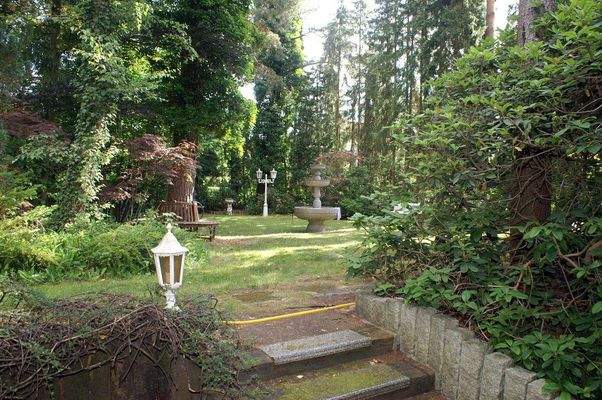 Parkgrundstück Zugang Gästewohnung.JPG