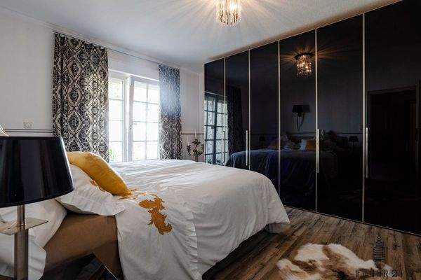 Schlafzimmer mit Gartenzugang