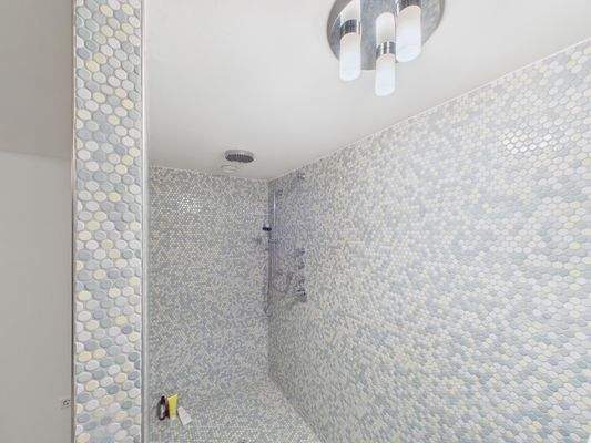 Dusche im Spabereich (UG)