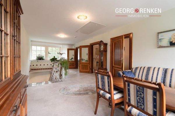 EFH Karlshöfen großer Flur DG