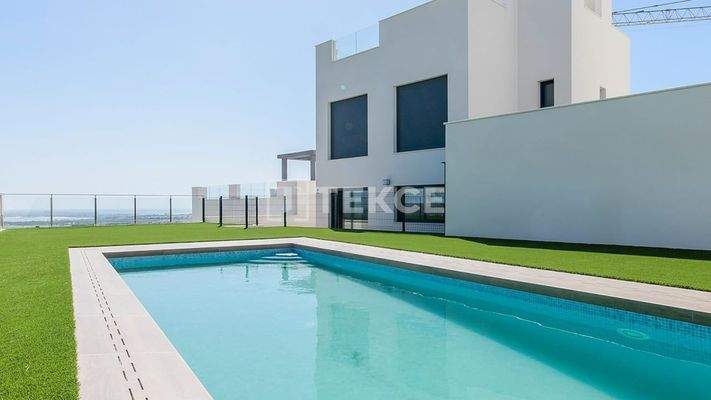 Detached Villas with Sea Views in Alicante San Miguel de Salinas