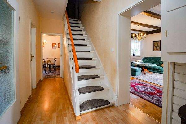 Treppe zum Obergeschoss