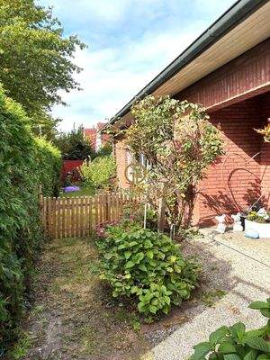 Eingangsbereich mit Garten