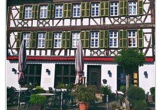 Wohn- und Geschäftshaus, Außen