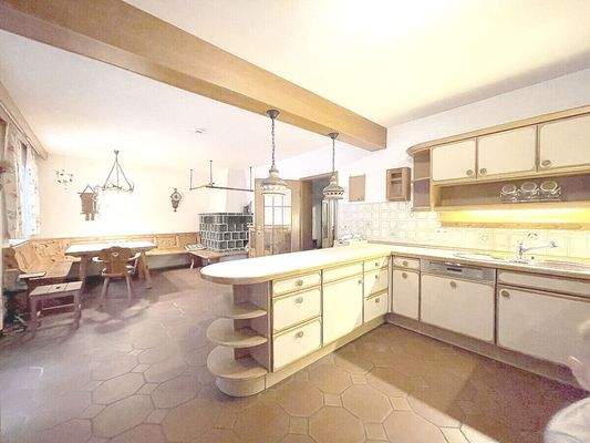 Große Einbauküche in der Wohnküche