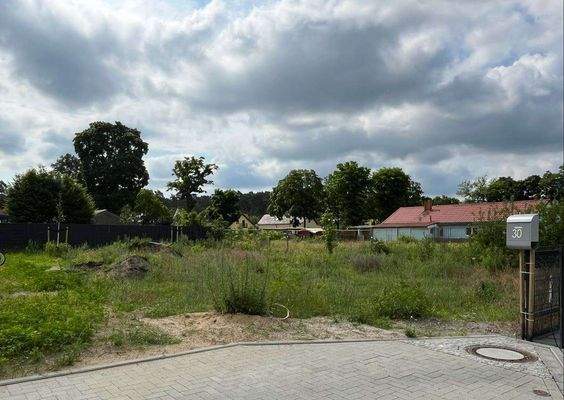 Ihr Grundstück und Nachbars Br