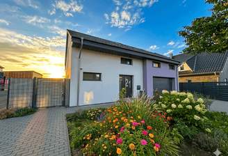 Vorderansicht im Sommer