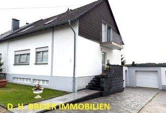 Seitenansicht und Garage