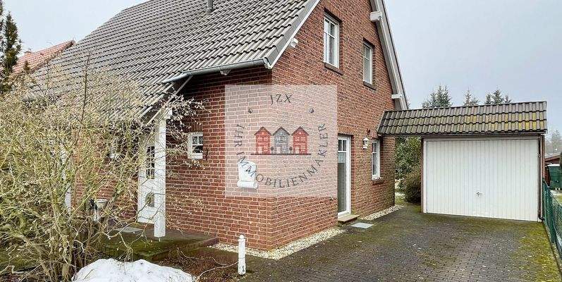 Garage/Vorderansicht Haus