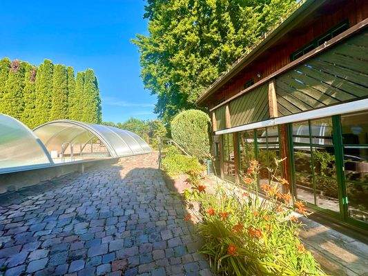 Terrasse mit Pool.jpeg