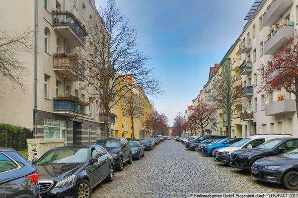 Straße vor dem Haus