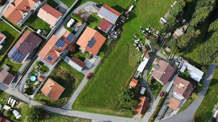 sonniges Baugrundstück