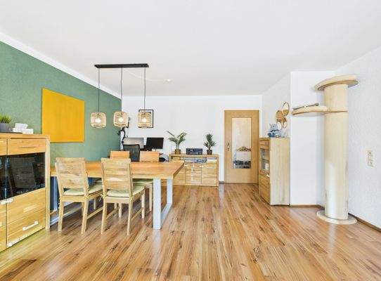 Wohnzimmer mit Essbereich