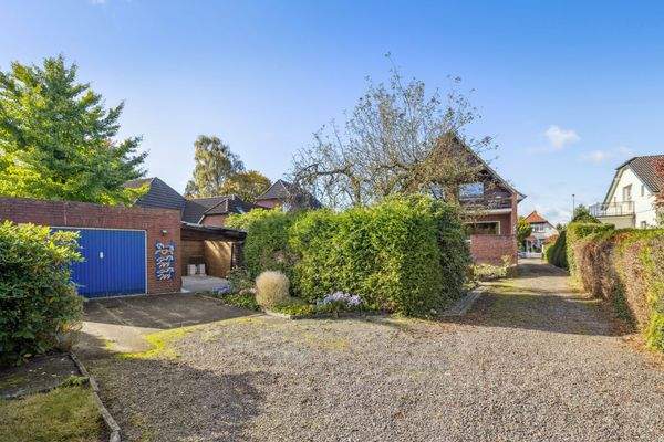 zweites Flurstück mit Garage und zusätzlicher Freifläche