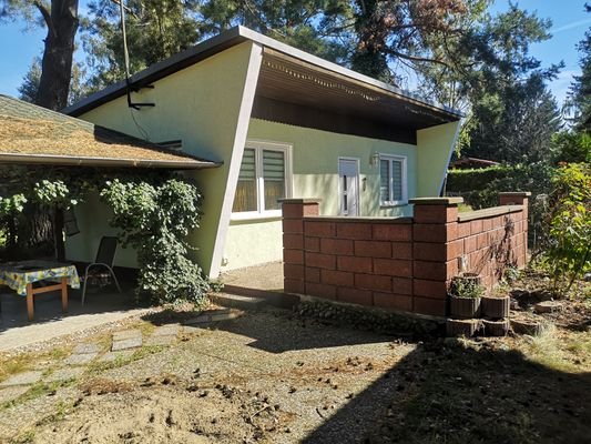 Bungalow Fronansicht mit Terrasse.jpg