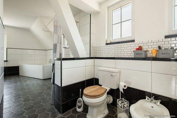 Badezimmer 1.OG  (Bild 1)