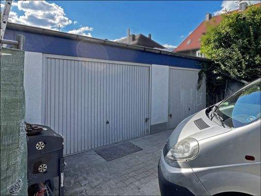 Insgesamt bieten sich drei Garagen