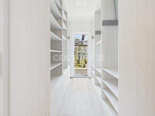 Ankleide mit Einbauschränken