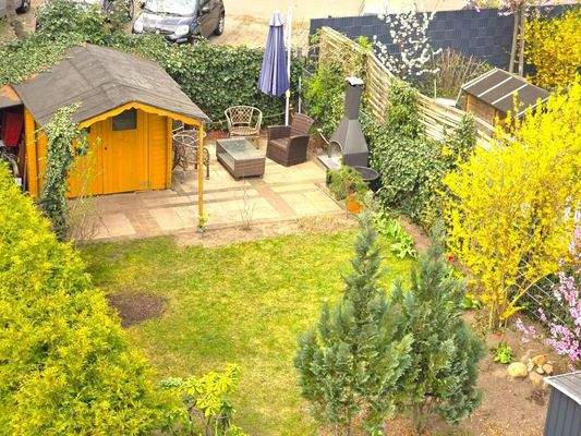 Blick zum Gartenhaus