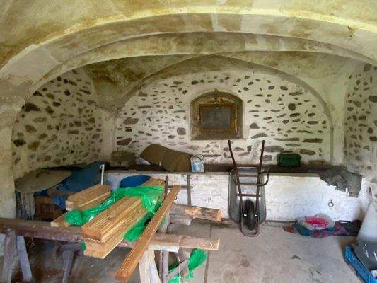 16 Stallung mit Kreuzgewölbe.jpg