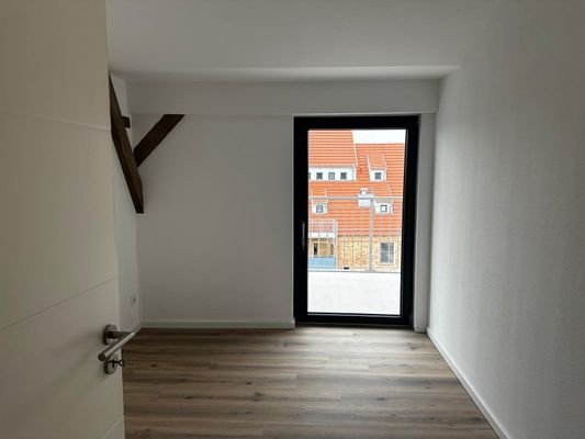 kleines Zimmer mit Balkon