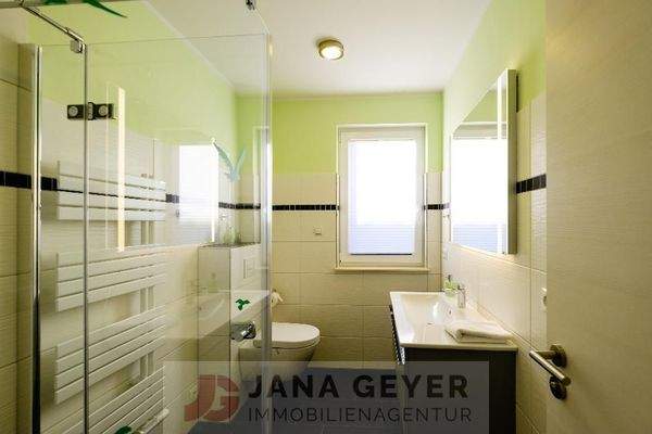 EG - Tageslichtbad mit Dusche