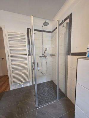 ebenerdiges Duschbad