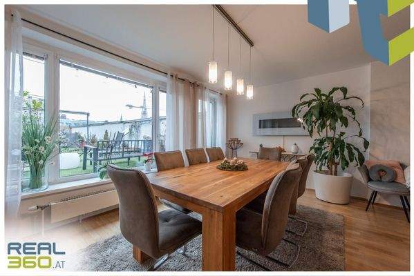 Essbereich vor der großen Terrasse