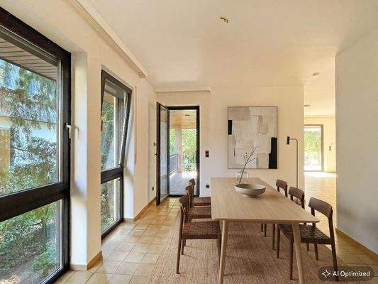 [KI-optimiertes Foto] Das Esszimmer mit eigenem überdachten Balkon