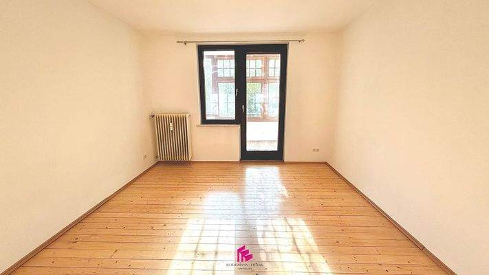 Helles WG-Zimmer mit Terrasse