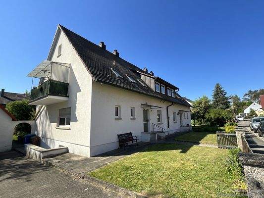 Straßenansicht linke Haushälfte