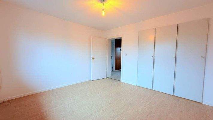 Zimmer mit Einbauschrank 