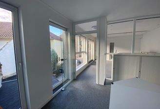 Obergeschoss Neubau mit bodentiefen Fenster.jpg