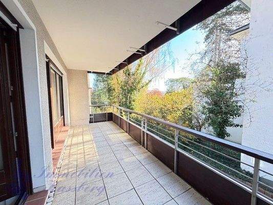 Balkon - Zugang jeweils vom Schlaf- und Wohnzimmer