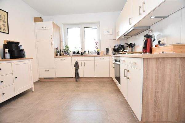 Küche mit Einbauküche