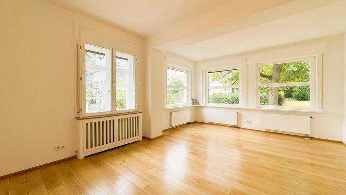 Wohnbereich mit Terrassen- und Gartenzugang EG