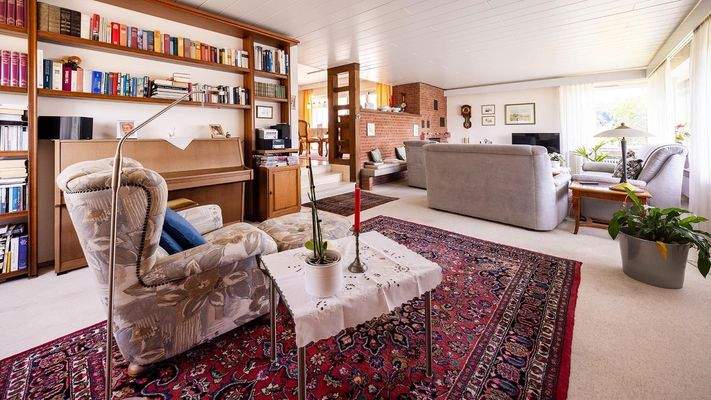 Wohnzimmer mit Kamin