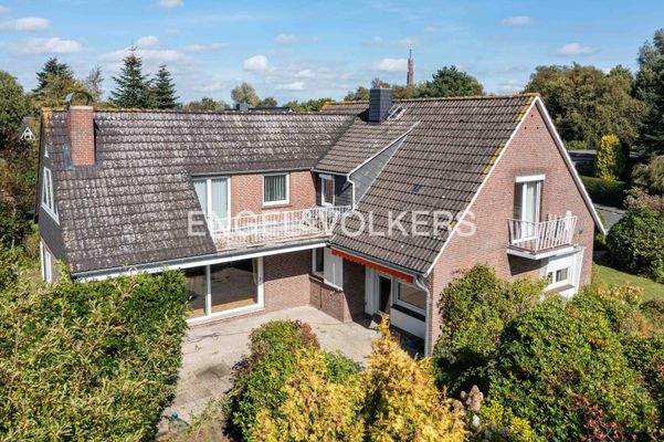 Rückwärtige Ansicht mit Terrasse