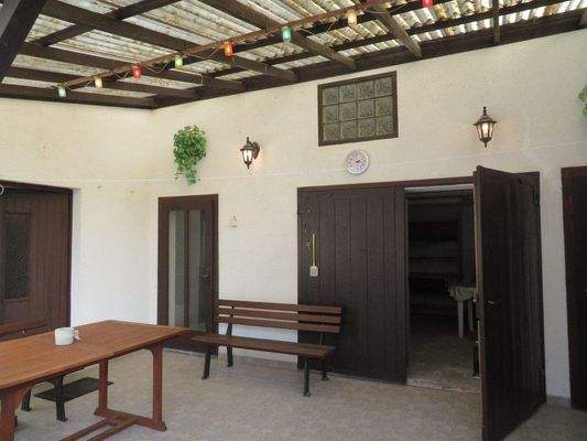 Nebengelass: Großer überdachter Freisitz