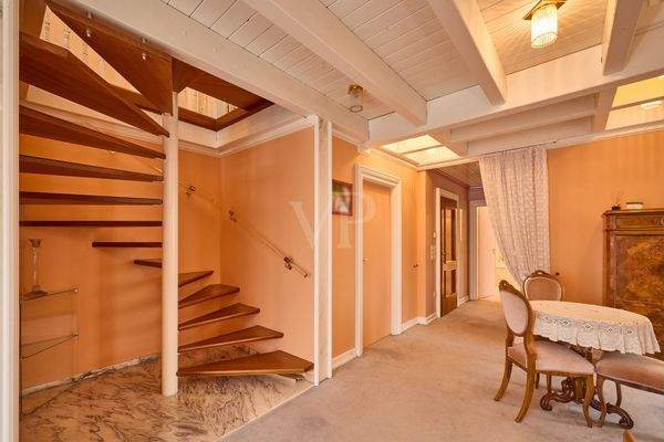 Treppenaufgang, Galerie