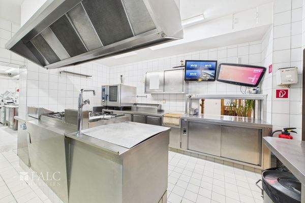 CAM04294G0-PR0021-STILL036