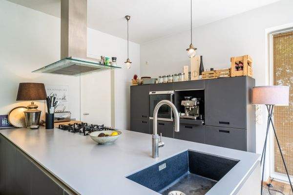 Kücheninsel mit Gasherd und Quooker Wasserhahn