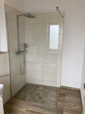Bad mit ebenerdiger Dusche