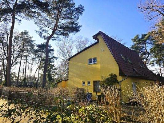 Seitenansicht, markantes Dach